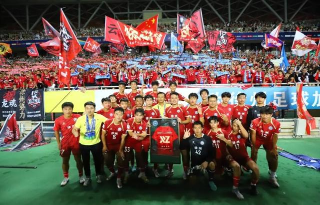 中超比赛备战：球队展示团结与配合精神的简单介绍