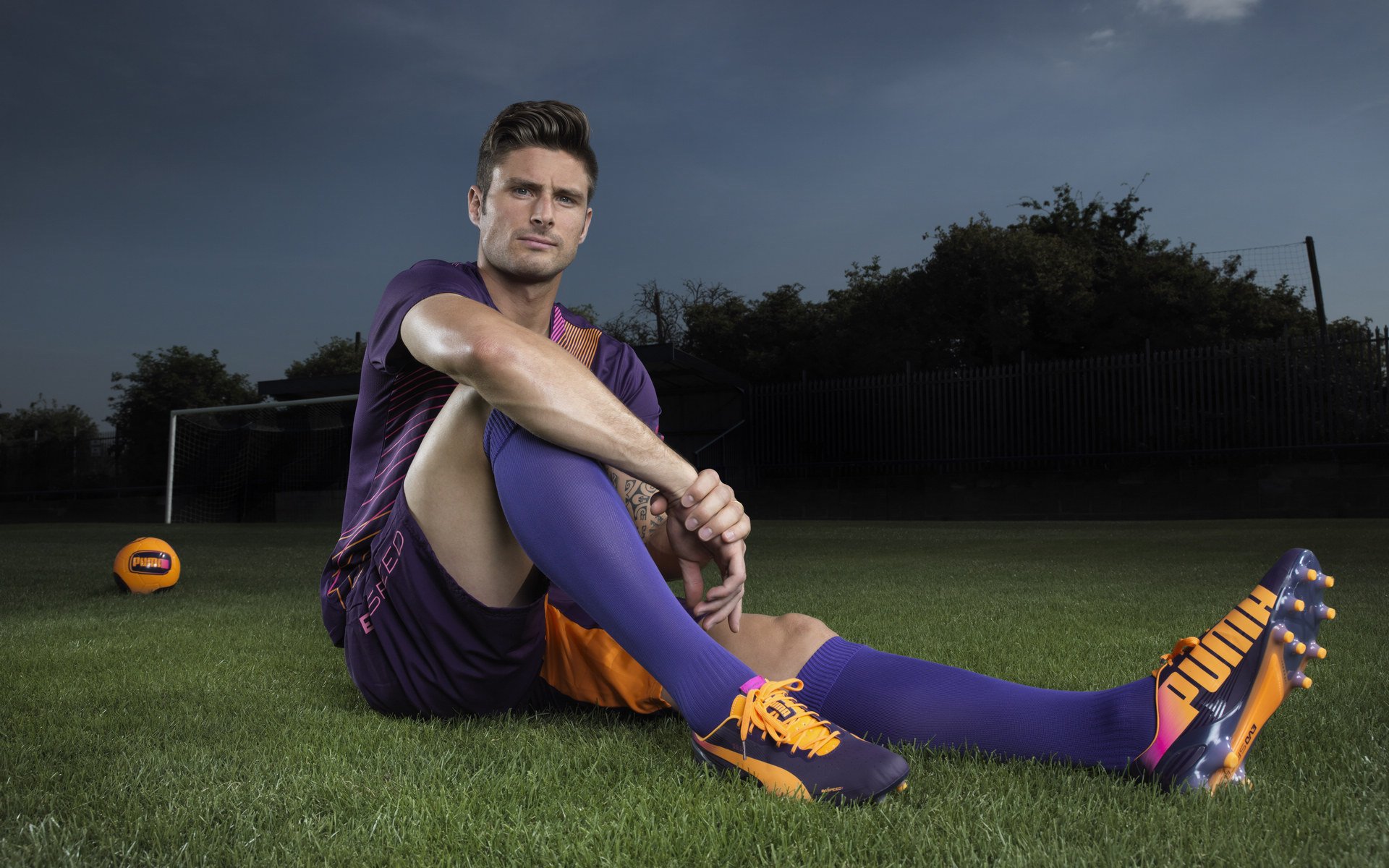 当足球传奇驶入F1赛道,萨拉赫接管揭幕战,葡萄牙精神粉碎英格兰引擎